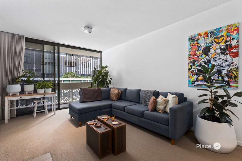 Photo - 407/31 Longland Street, Newstead QLD 4006 - Image 2