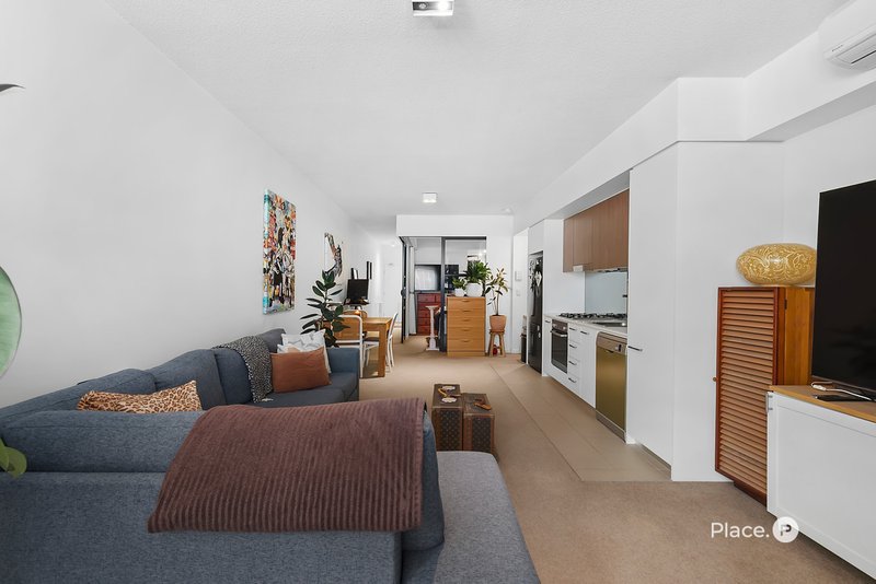 Photo - 407/31 Longland Street, Newstead QLD 4006 - Image 4