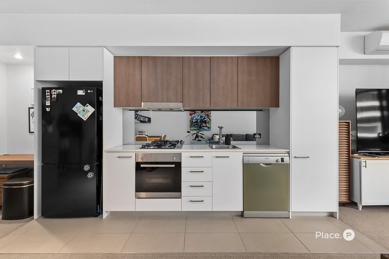 Photo - 407/31 Longland Street, Newstead QLD 4006 - Image 5