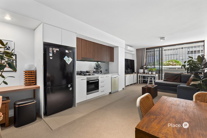 Photo - 407/31 Longland Street, Newstead QLD 4006 - Image 6