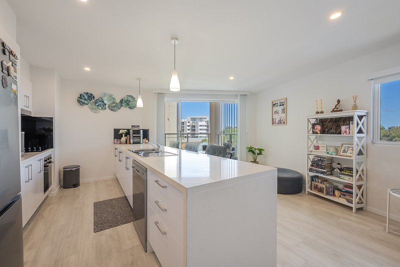 Photo - 407/81 Sutton Street, Redcliffe QLD 4020 - Image 2
