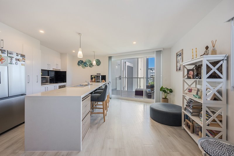 Photo - 407/81 Sutton Street, Redcliffe QLD 4020 - Image 3