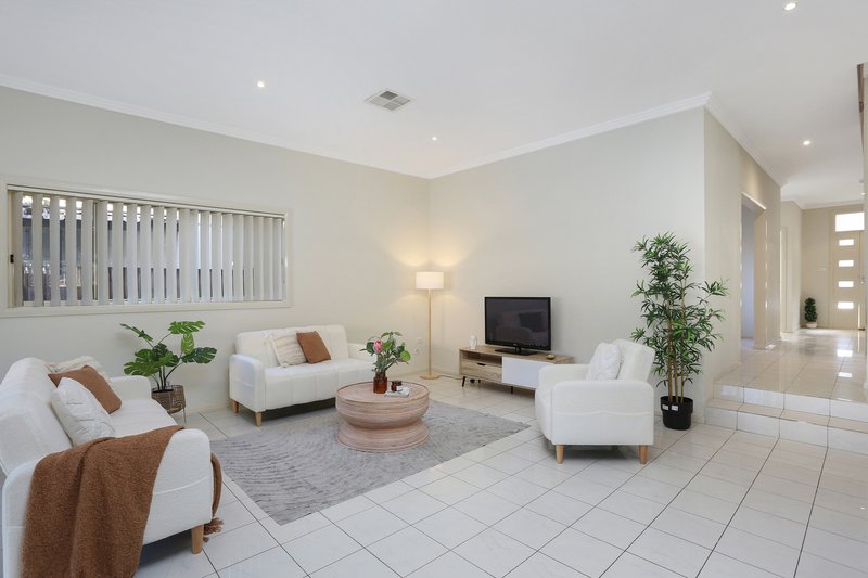 Photo - 407B Wentworth Avenue, Toongabbie NSW 2146 - Image 3