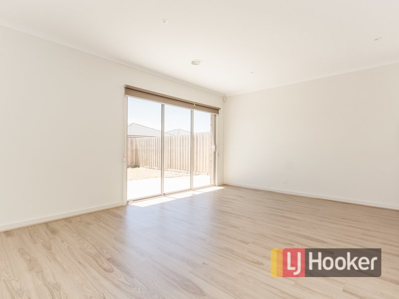 Photo - 408 Aayana Street, Cranbourne East VIC 3977 - Image 4