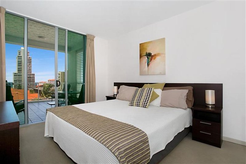 Photo - 408/18 Fern Street, Surfers Paradise QLD 4217 - Image 6