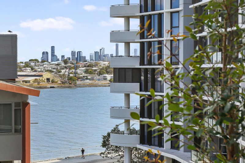 Photo - 4082/37C Harbour Road, Hamilton QLD 4007 - Image 1