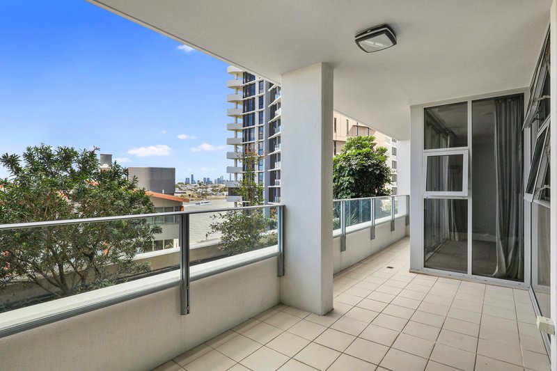 Photo - 4082/37C Harbour Road, Hamilton QLD 4007 - Image 2