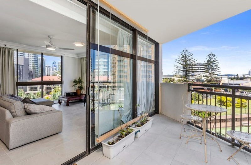 Photo - 409/18 Hanlan Street, Surfers Paradise QLD 4217 - Image 4