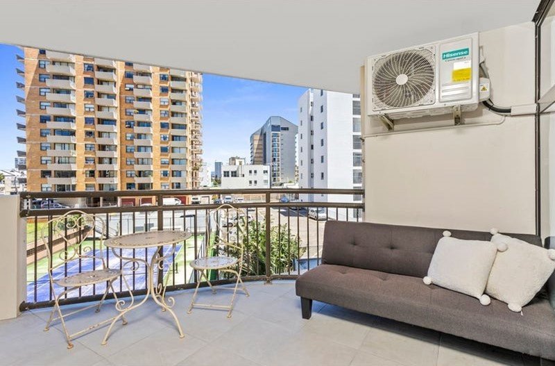 Photo - 409/18 Hanlan Street, Surfers Paradise QLD 4217 - Image 5