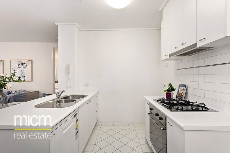 Photo - 409/28 Bank Street, South Melbourne VIC 3205 - Image 4