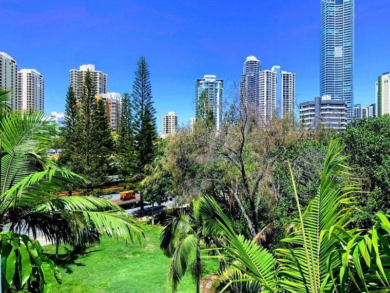 Photo - 409/70 Remembrance Drive, Surfers Paradise QLD 4217 - Image 14