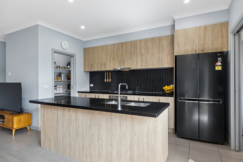 Photo - 40A Carter Avenue, Werribee VIC 3030 - Image 7