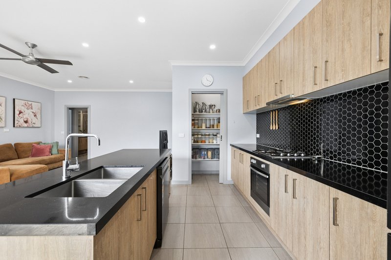 Photo - 40A Carter Avenue, Werribee VIC 3030 - Image 9