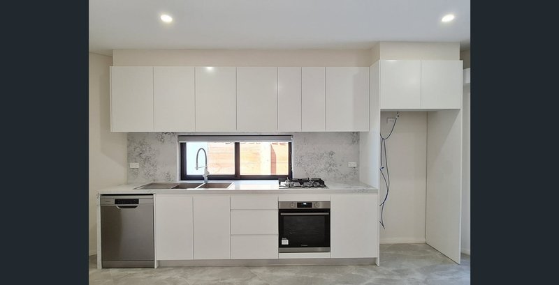 Photo - 40A Treloar Place, Edensor Park NSW 2176 - Image 2