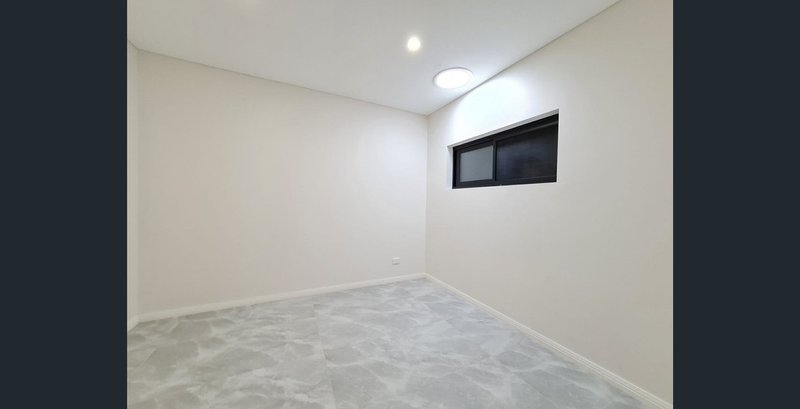 Photo - 40A Treloar Place, Edensor Park NSW 2176 - Image 5