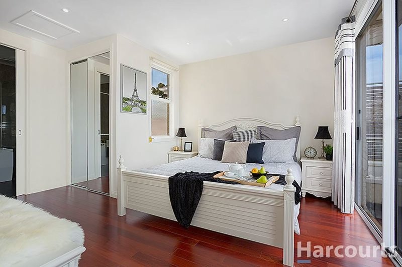 Photo - 40B Myrtle Street, Glen Waverley VIC 3150 - Image 3