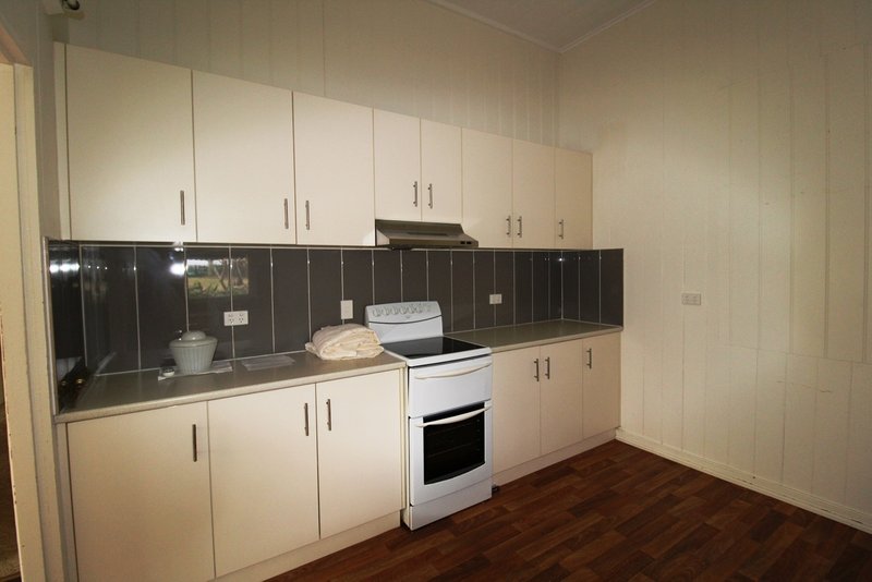 Photo - 41 Abbotsford Street, Toogoolawah QLD 4313 - Image 3