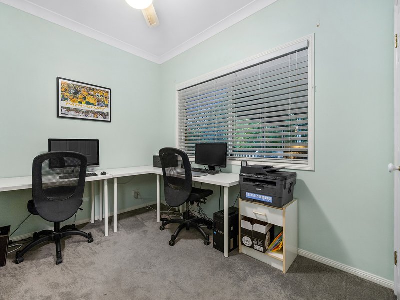 Photo - 41 Alba Place, Bridgeman Downs QLD 4035 - Image 17