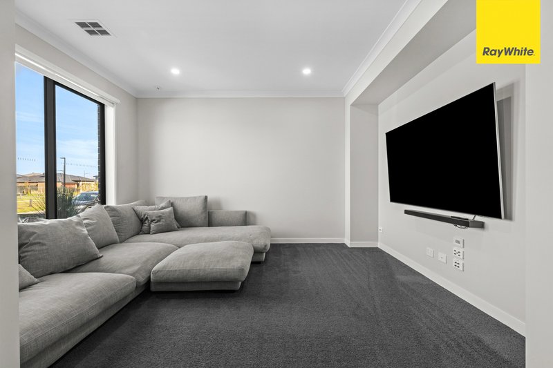 Photo - 41 Ambien Crescent, Strathtulloh VIC 3338 - Image 2