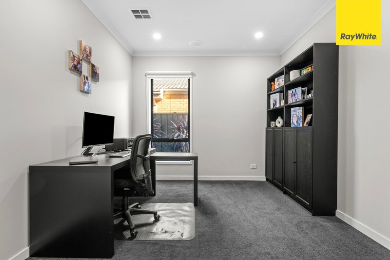 Photo - 41 Ambien Crescent, Strathtulloh VIC 3338 - Image 4