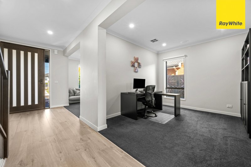 Photo - 41 Ambien Crescent, Strathtulloh VIC 3338 - Image 5