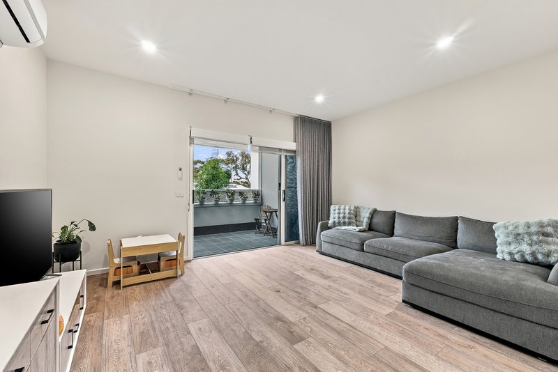Photo - 41 Anchorage Drive, South Morang VIC 3752 - Image 2