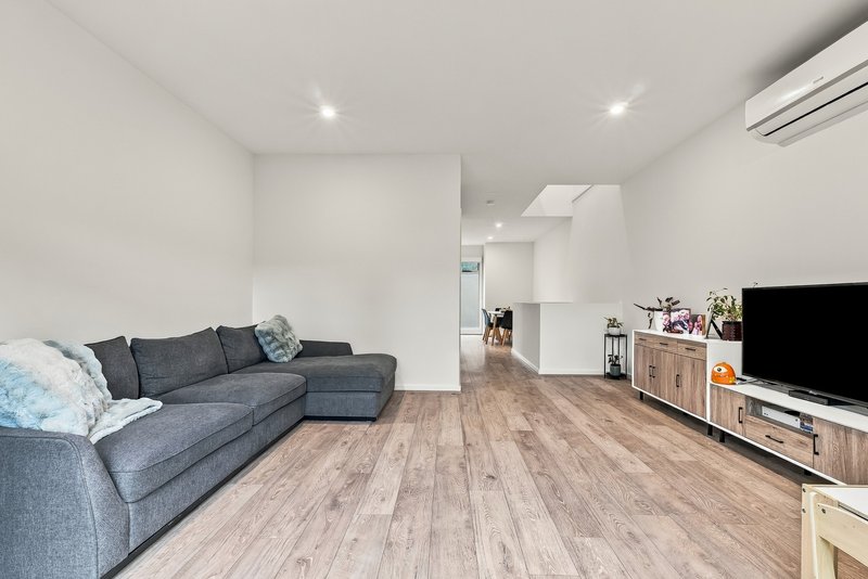 Photo - 41 Anchorage Drive, South Morang VIC 3752 - Image 4
