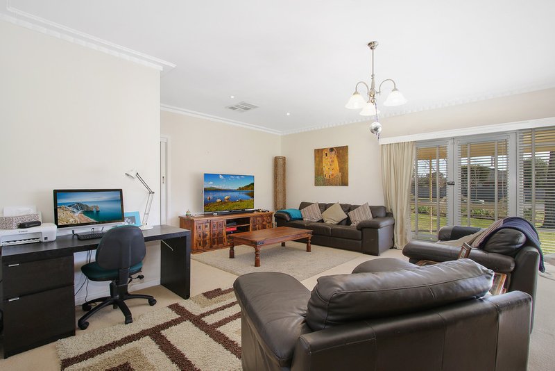 Photo - 41 Anderson Street, Euroa VIC 3666 - Image 3