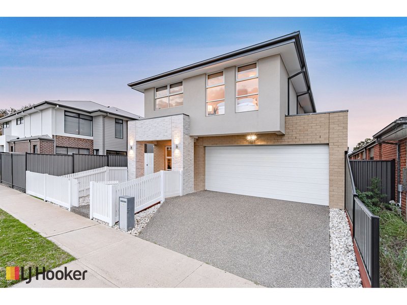 Photo - 41 Angophora Crescent, Craigieburn VIC 3064 - Image 2