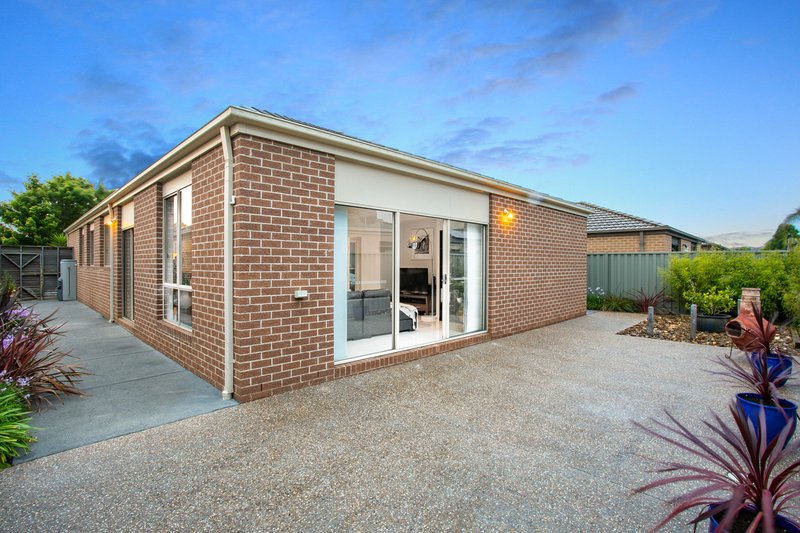 Photo - 41 Ardent Crescent, Cranbourne East VIC 3977 - Image 12