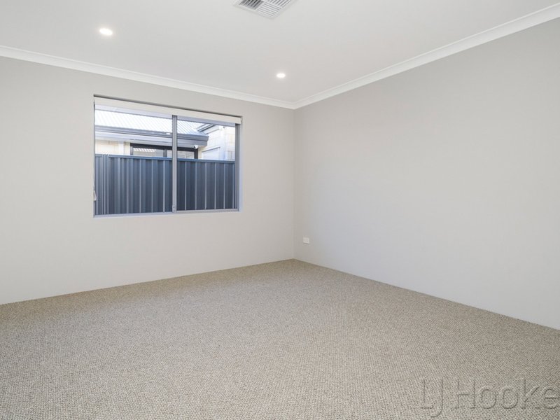 Photo - 41 Arrowsmith Loop, South Guildford WA 6055 - Image 3