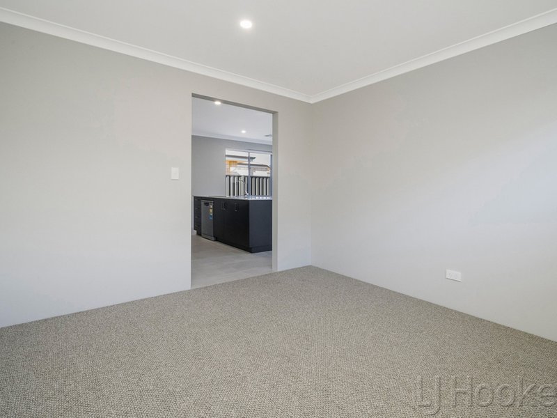 Photo - 41 Arrowsmith Loop, South Guildford WA 6055 - Image 10