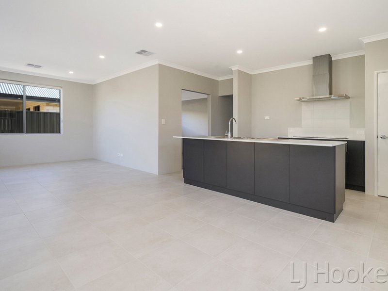 Photo - 41 Arrowsmith Loop, South Guildford WA 6055 - Image 12