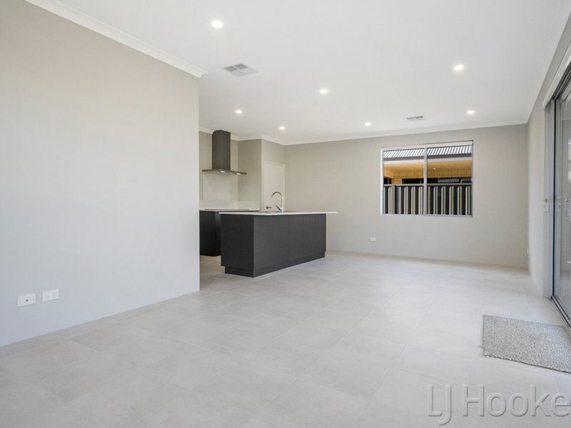 Photo - 41 Arrowsmith Loop, South Guildford WA 6055 - Image 17