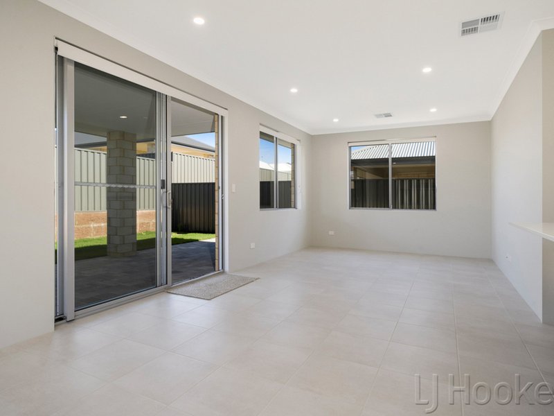 Photo - 41 Arrowsmith Loop, South Guildford WA 6055 - Image 19