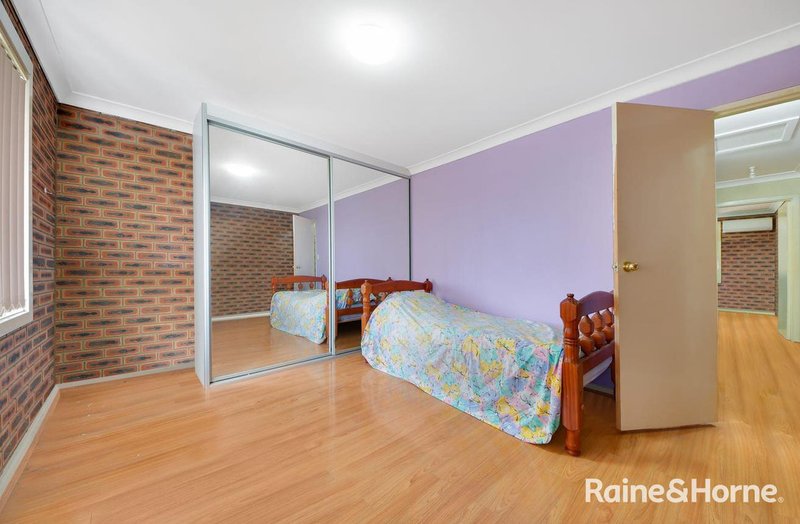 Photo - 4/1 Atchison Road, Macquarie Fields NSW 2564 - Image 5