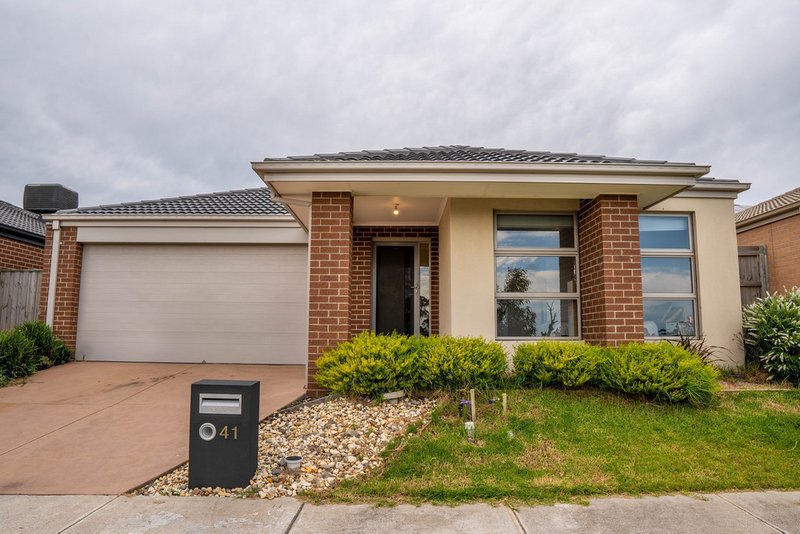 41 Avonbury Circuit, Cranbourne West VIC 3977