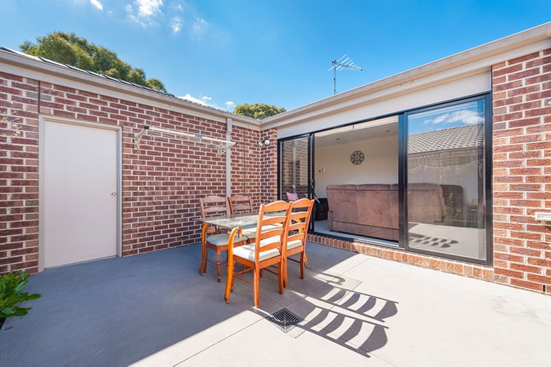 Photo - 41 Axminster Drive, Craigieburn VIC 3064 - Image 7