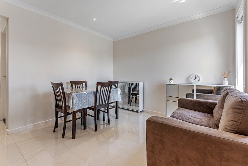 Photo - 41 Axminster Drive, Craigieburn VIC 3064 - Image 5