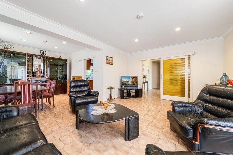 Photo - 41 Baden Drive, Hoppers Crossing VIC 3029 - Image 3