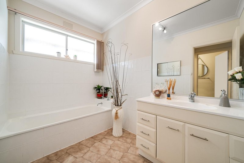 Photo - 41 Baden Drive, Hoppers Crossing VIC 3029 - Image 8