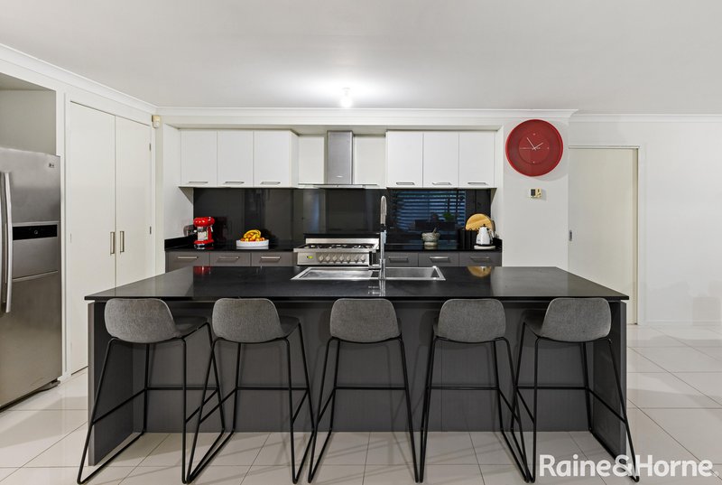 Photo - 41 Balmain Circuit, Taylors Hill VIC 3037 - Image 3