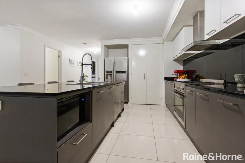 Photo - 41 Balmain Circuit, Taylors Hill VIC 3037 - Image 4