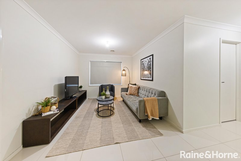 Photo - 41 Balmain Circuit, Taylors Hill VIC 3037 - Image 8