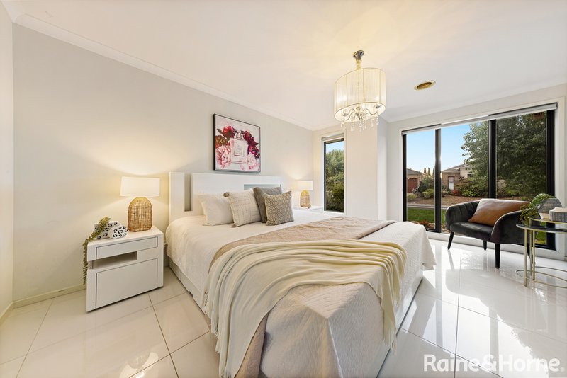 Photo - 41 Balmain Circuit, Taylors Hill VIC 3037 - Image 9