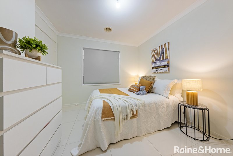 Photo - 41 Balmain Circuit, Taylors Hill VIC 3037 - Image 11