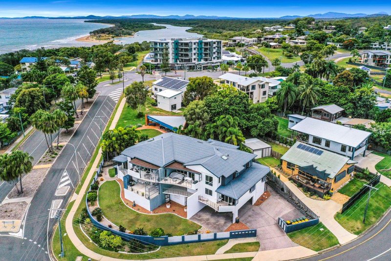 Photo - 4/1 Beach Avenue, Tannum Sands QLD 4680 - Image 4