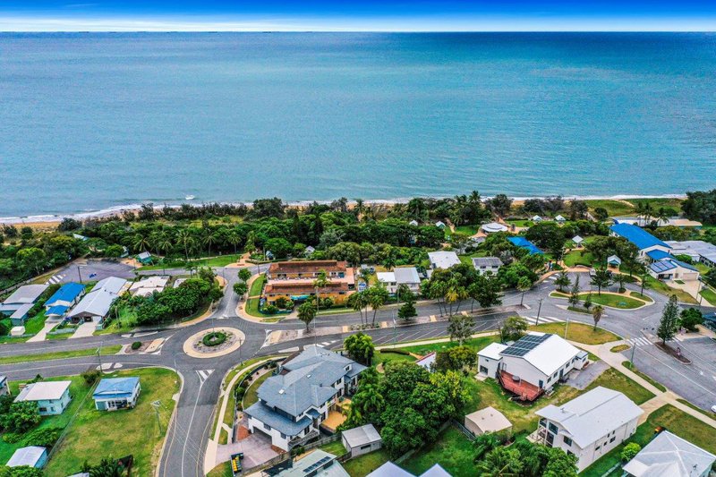 Photo - 4/1 Beach Avenue, Tannum Sands QLD 4680 - Image 9