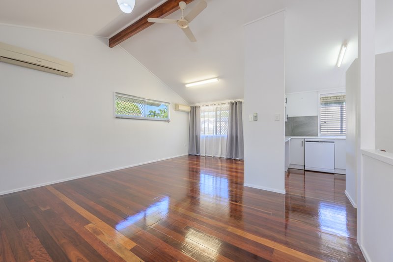 Photo - 41 Beak Street, New Auckland QLD 4680 - Image 3