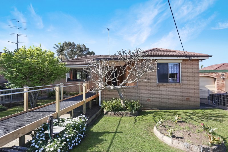 Photo - 41 Beaton Street, Lake Illawarra NSW 2528 - Image 2